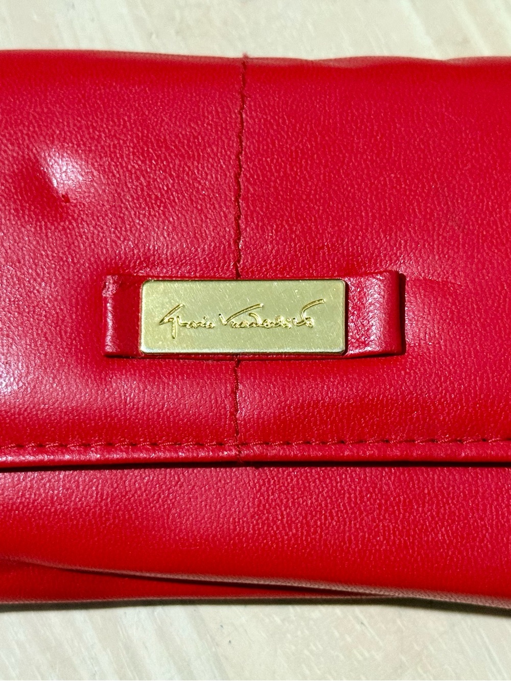 Vanderbilt Collection Leather Wallet by Gloria Vanderbilt, style number V.5093